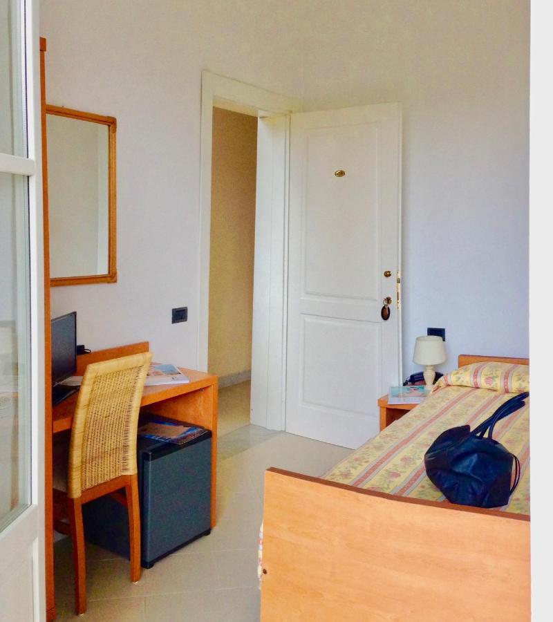 מרינה די מסה Hotel Villa Fiorisella מראה חיצוני תמונה