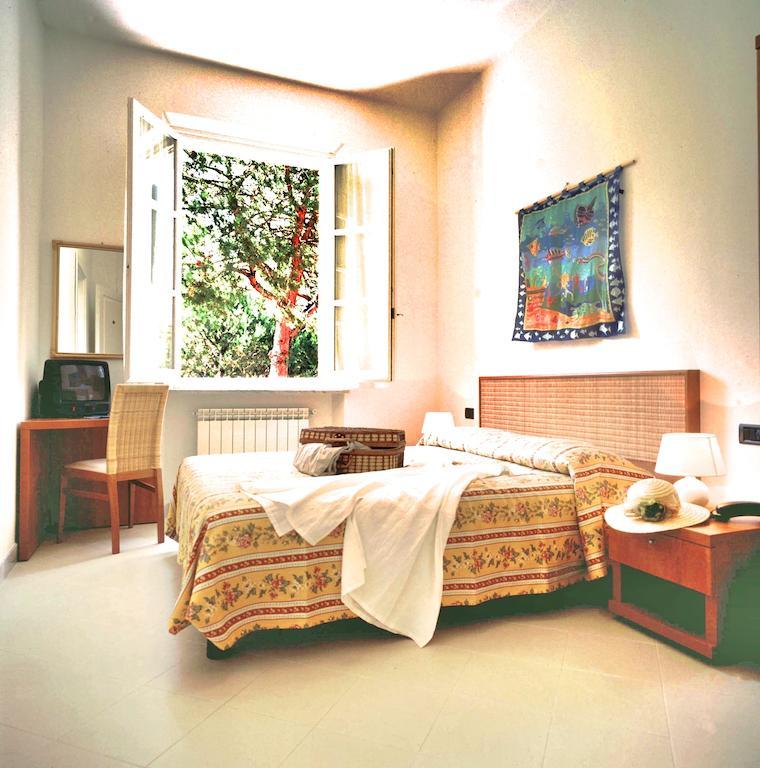 מרינה די מסה Hotel Villa Fiorisella חדר תמונה