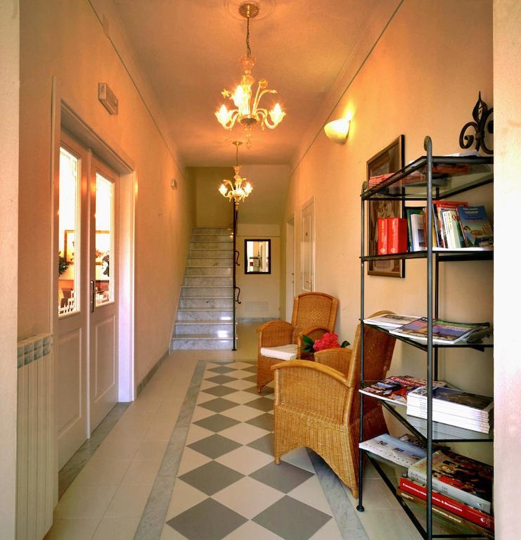 מרינה די מסה Hotel Villa Fiorisella מראה חיצוני תמונה